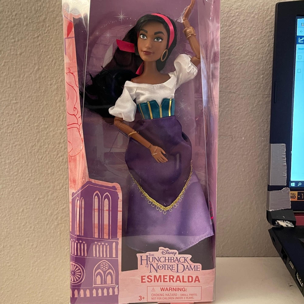 Disney Store Hunchback of Notre Dame Esmeralda Figure Classic Toy Doll 11 1/2" H